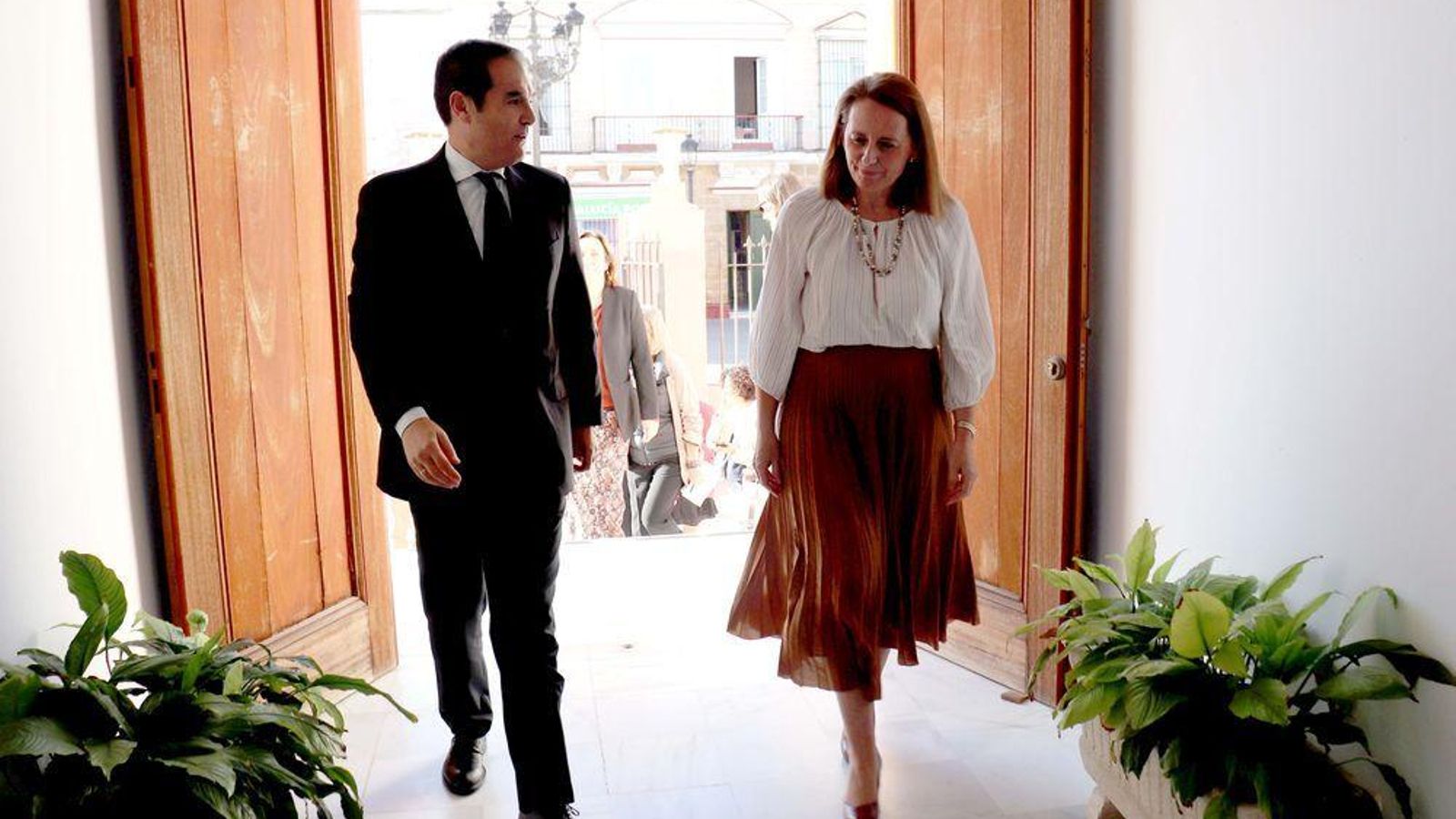 Jose Antonio Nieto y Aurora Salvador en el Ayuntamiento de Puerto Real