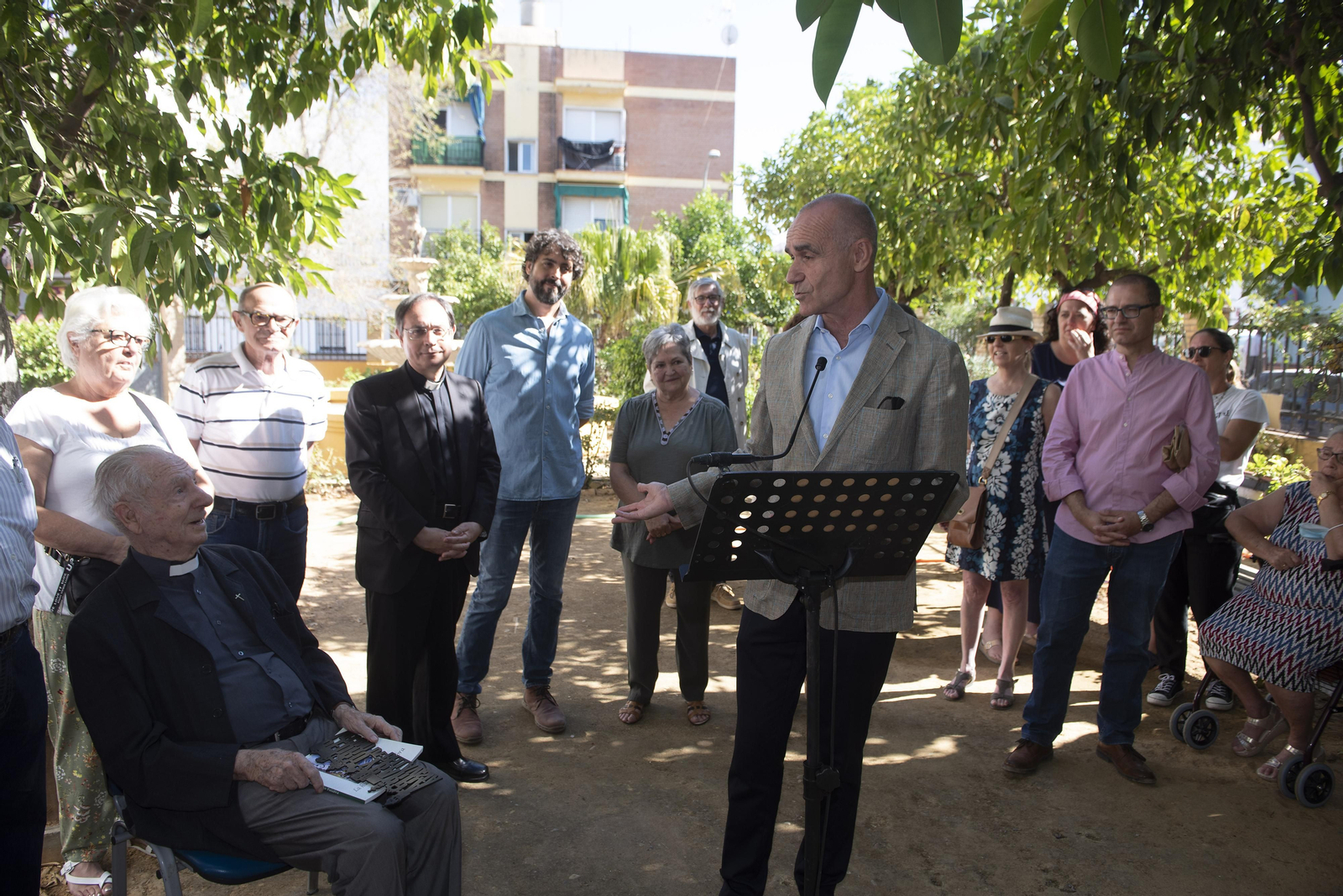 Las imágenes de la inauguración de los jardines del párroco D. Pedro Ybarra