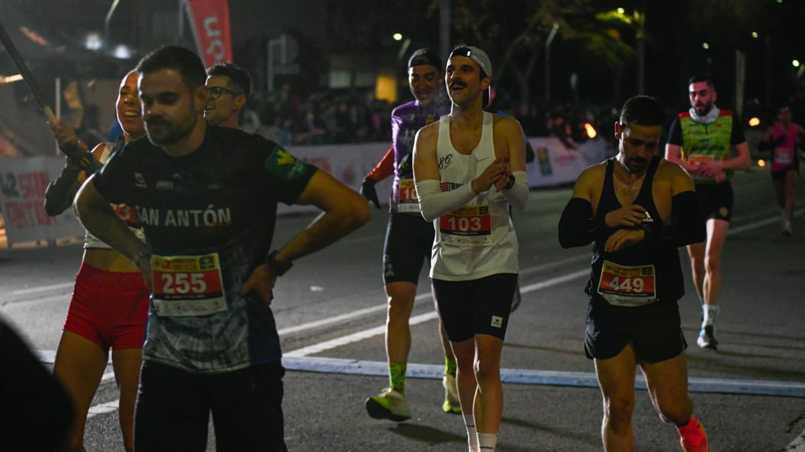 En imágenes: búscate en tu llegada a meta de la Carrera de San Antón 2025 (2)