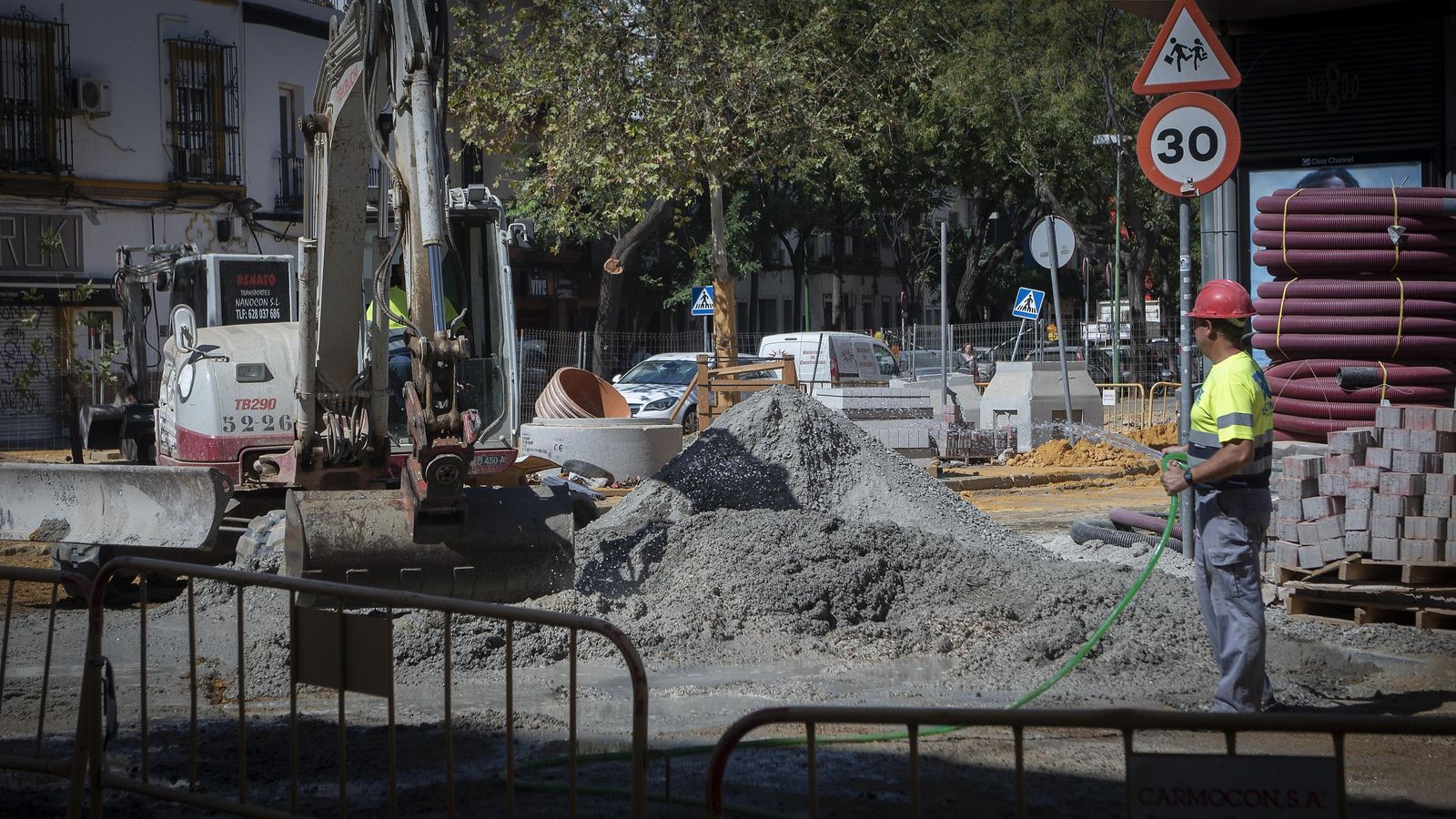 La calle Manuel Villalbos y, arriba, Doctor Jiménez Díaz.