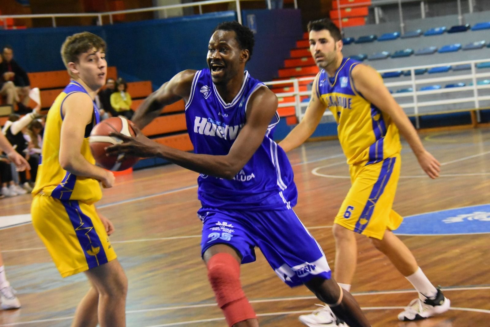 Pape Sow  en un encuentro.