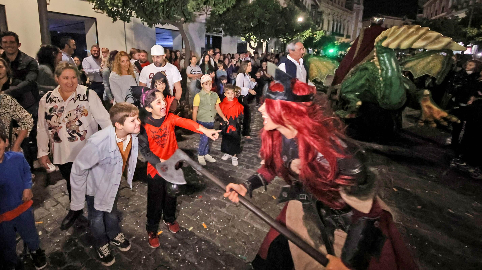 El desfile de Halloween llena las calles de Jerez