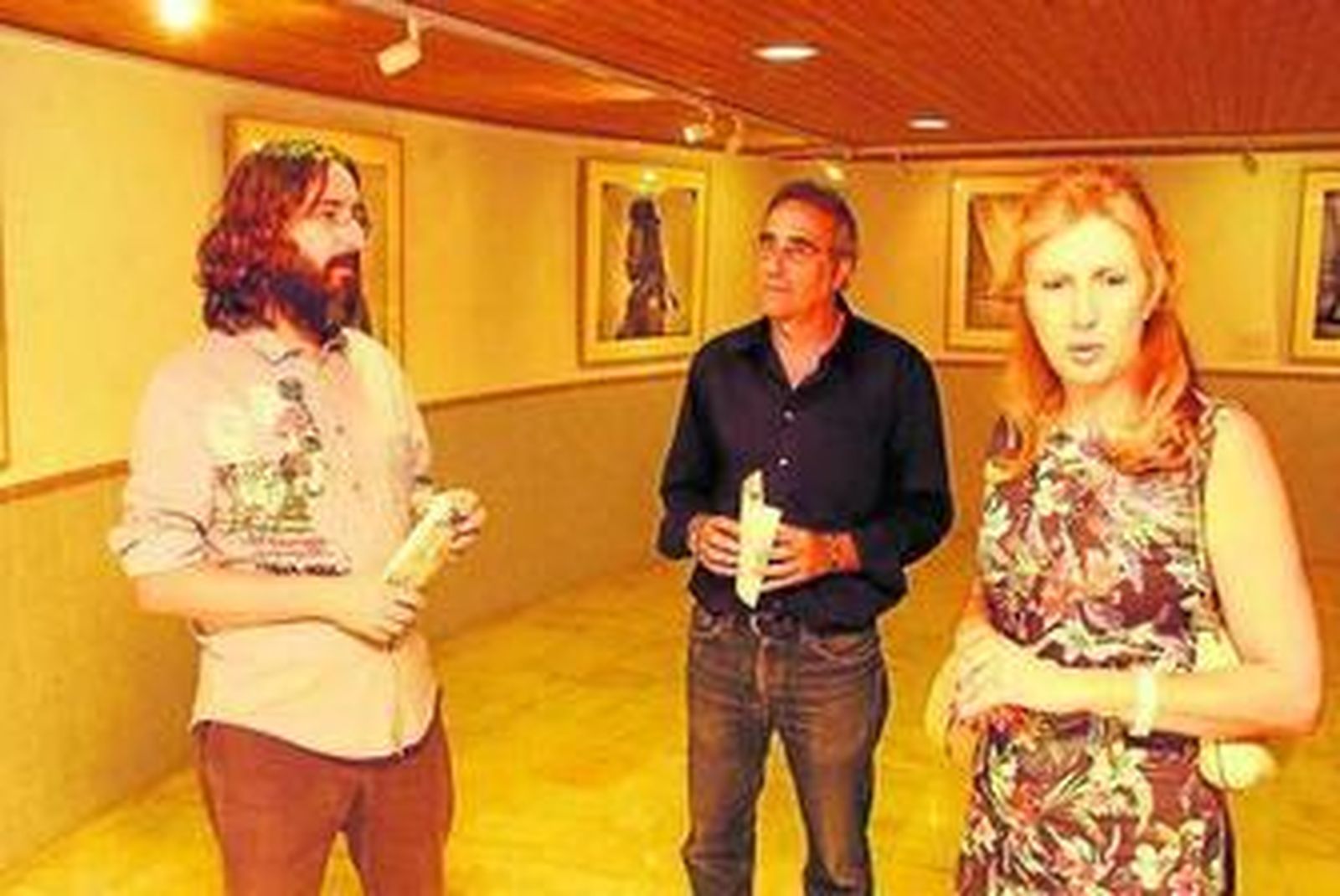 Juan Echeverría entre Rafael Arcos y María Dolores Ortega.