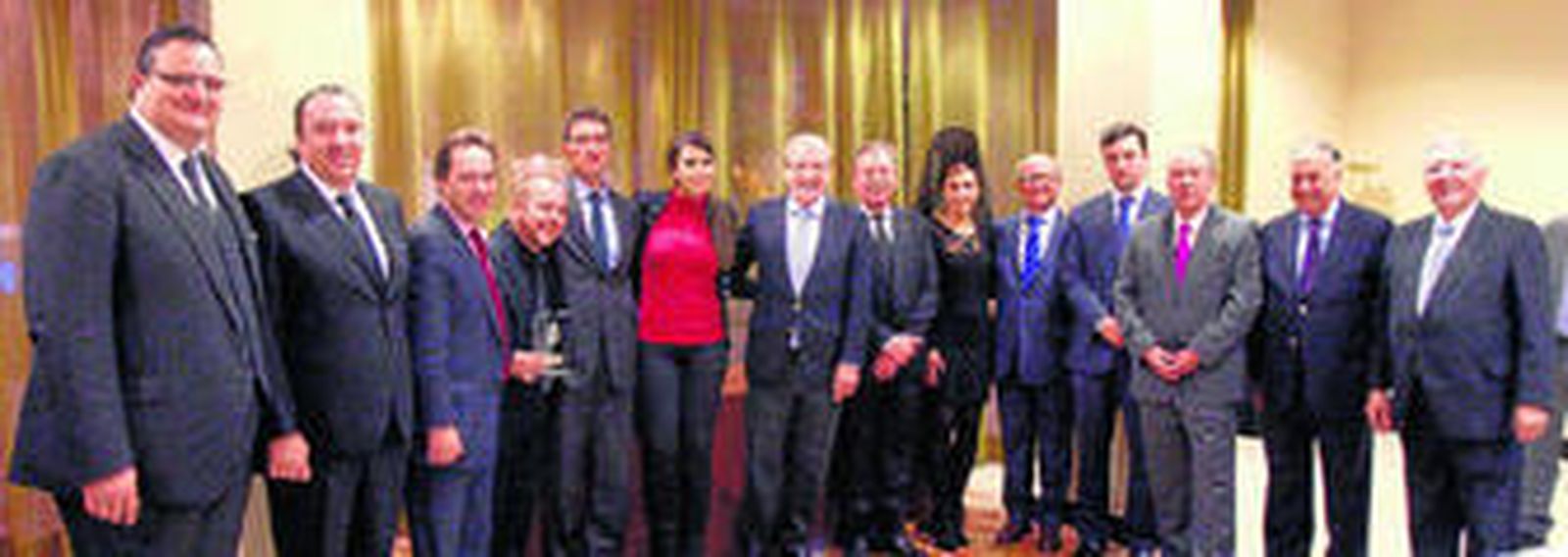 1. Participantes en la XXI Exaltación a la Saeta de Huelva y organizadores con las autoridades. 2. Pedro Rodríguez hace entrega de un recuerdo a Fernando de la Torre. 3. Ana García Caro con Javier Chaparro. 4. Jeromo Segura y Andrés Fuentes López.  5. Manuel Roméu y Abel Pascual.  6. Esperanza Ortega y Enrique Pérez Viguera. 7. Manuel Remesal y Alfonso Díaz Aragón. 8. Ángel Sánchez y Francisco Navarro. 9. Jerónimo Garrido y Antonio González.