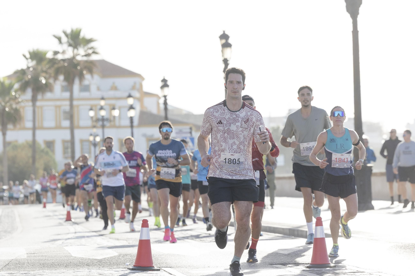 Búscate en las imágenes de la "II Media Maratón Ciudad de Cádiz"