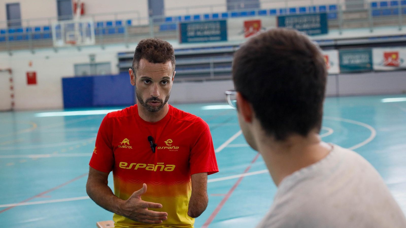 Jairo Ruiz durante un momento de la entrevista realizada en el Pabellón Jairo Ruiz.