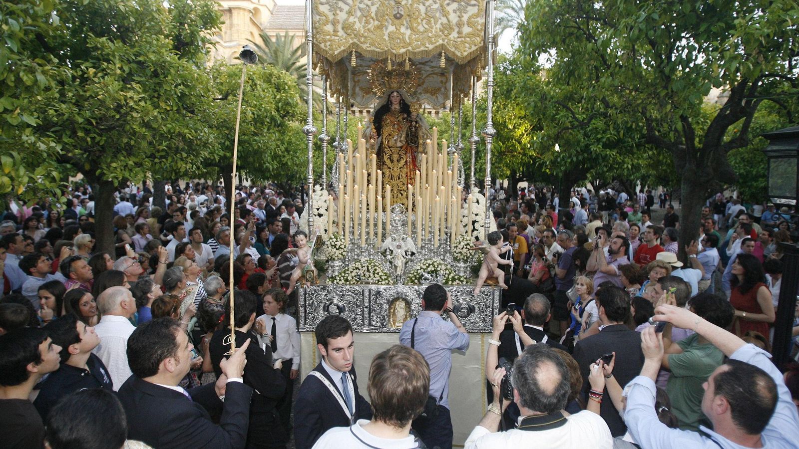 La Virgen del Carmen, en la procesión triunfal tras su coronación.