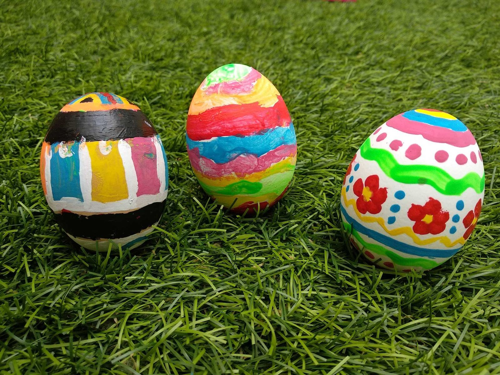 La singular tradición de los huevos pintados de Pascua de Fuente Carreteros, en fotografías