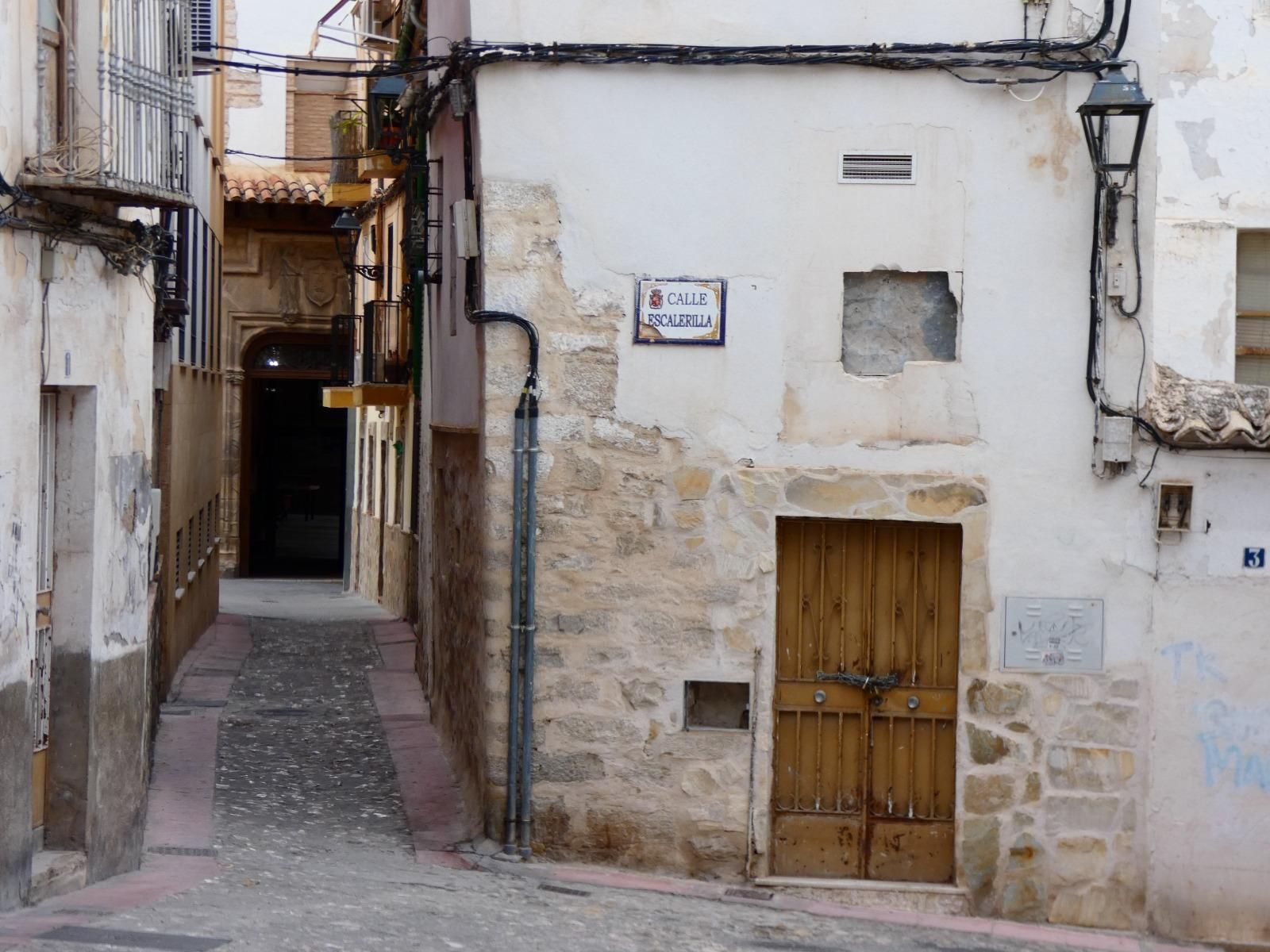 Así se encuentran los restos de la antigua iglesia de San Miguel en Jaén, en imágenes