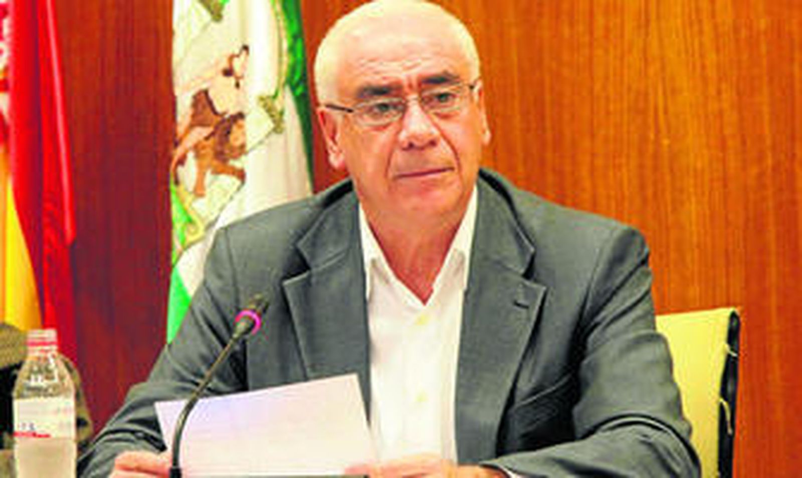 El consejero de Turismo, Luciano Alonso, ayer, durante su exposición de las cuentas.