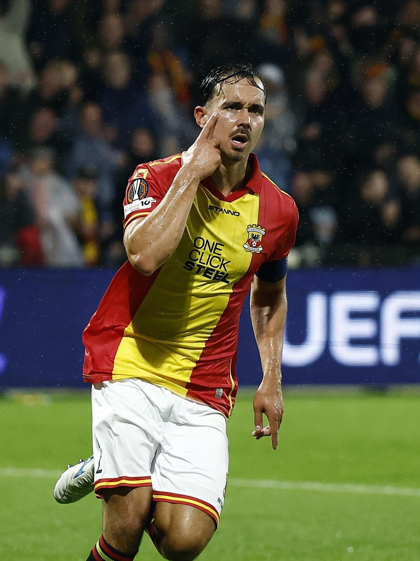 Go Ahead Eagles-Aston Villa (1).jpg