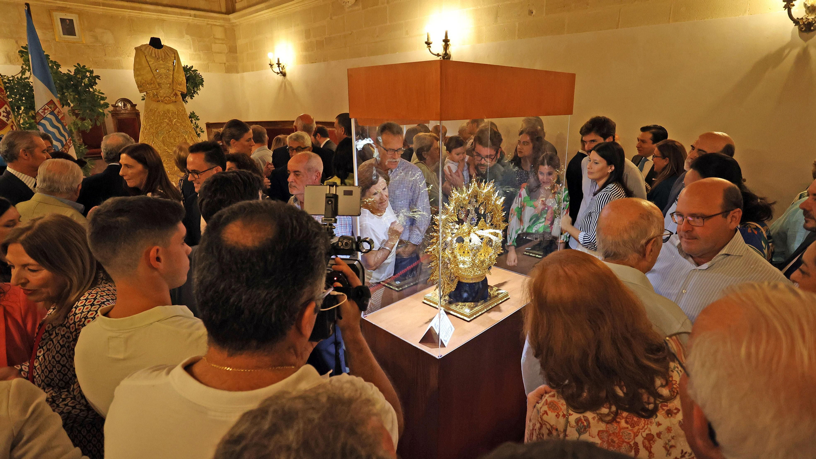 Exposición 'Tu Pueblo hoy te corona, Ajuar de la Coronación de Nuestra Señora de La Estrella'