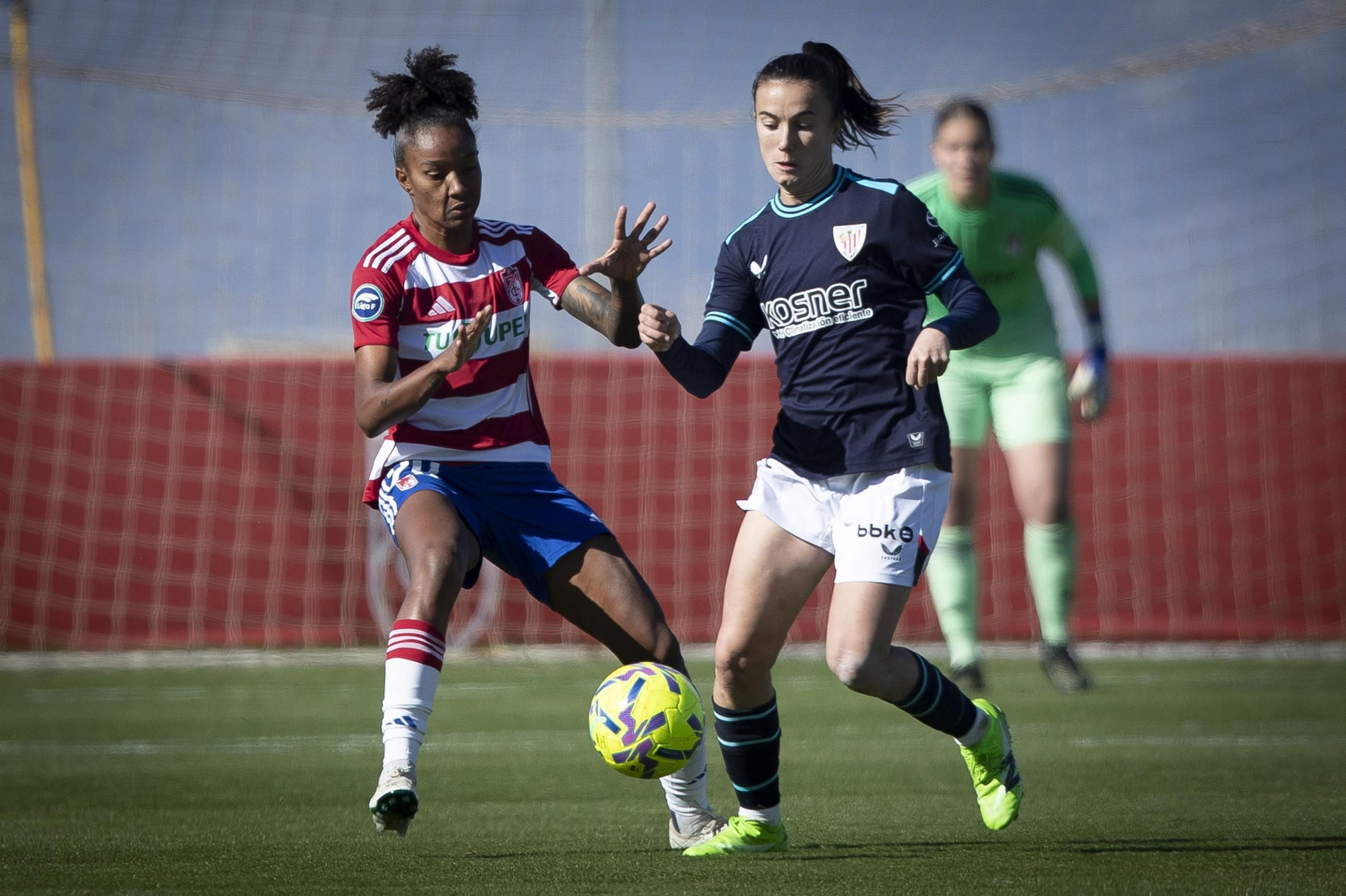 Jujuba en una acción del choque entre el Granada CF y el Atheltic Club Bilbao