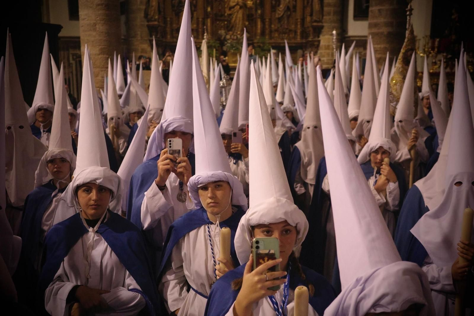 Las imágenes del Perdón en la Madrugada de la Semana Santa de Cádiz 2023