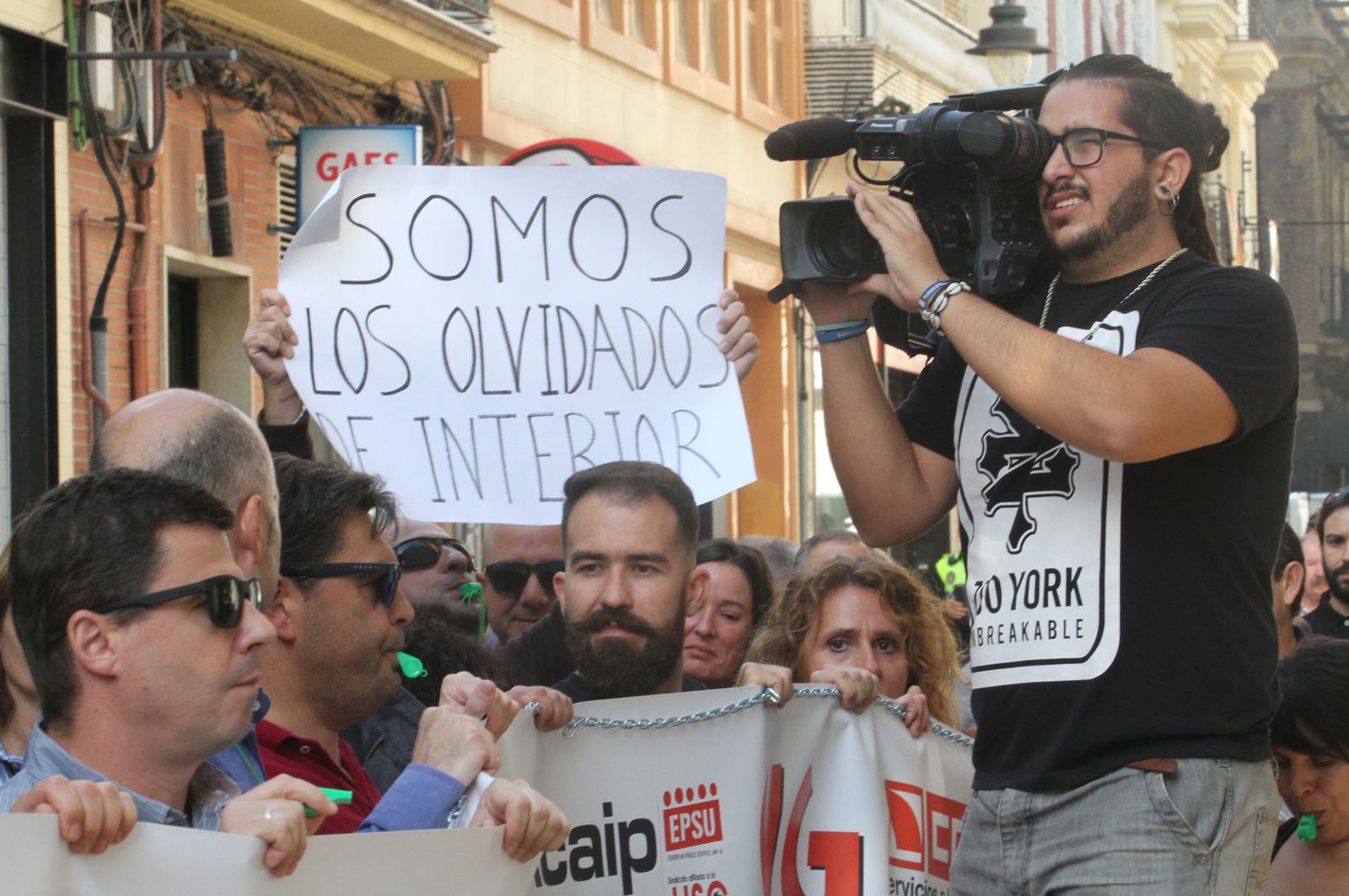 Imágenes de la concentración de funcionarios de prisión ante la subdelegación del Gobierno