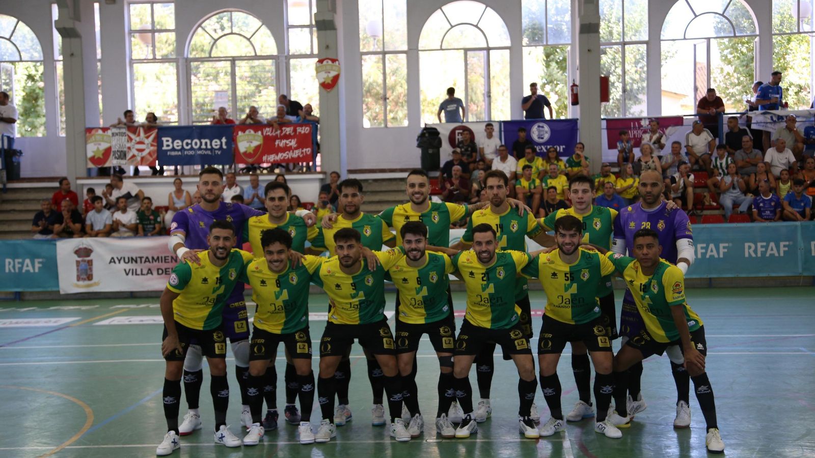 Plantel amarillo en Villa del Río.