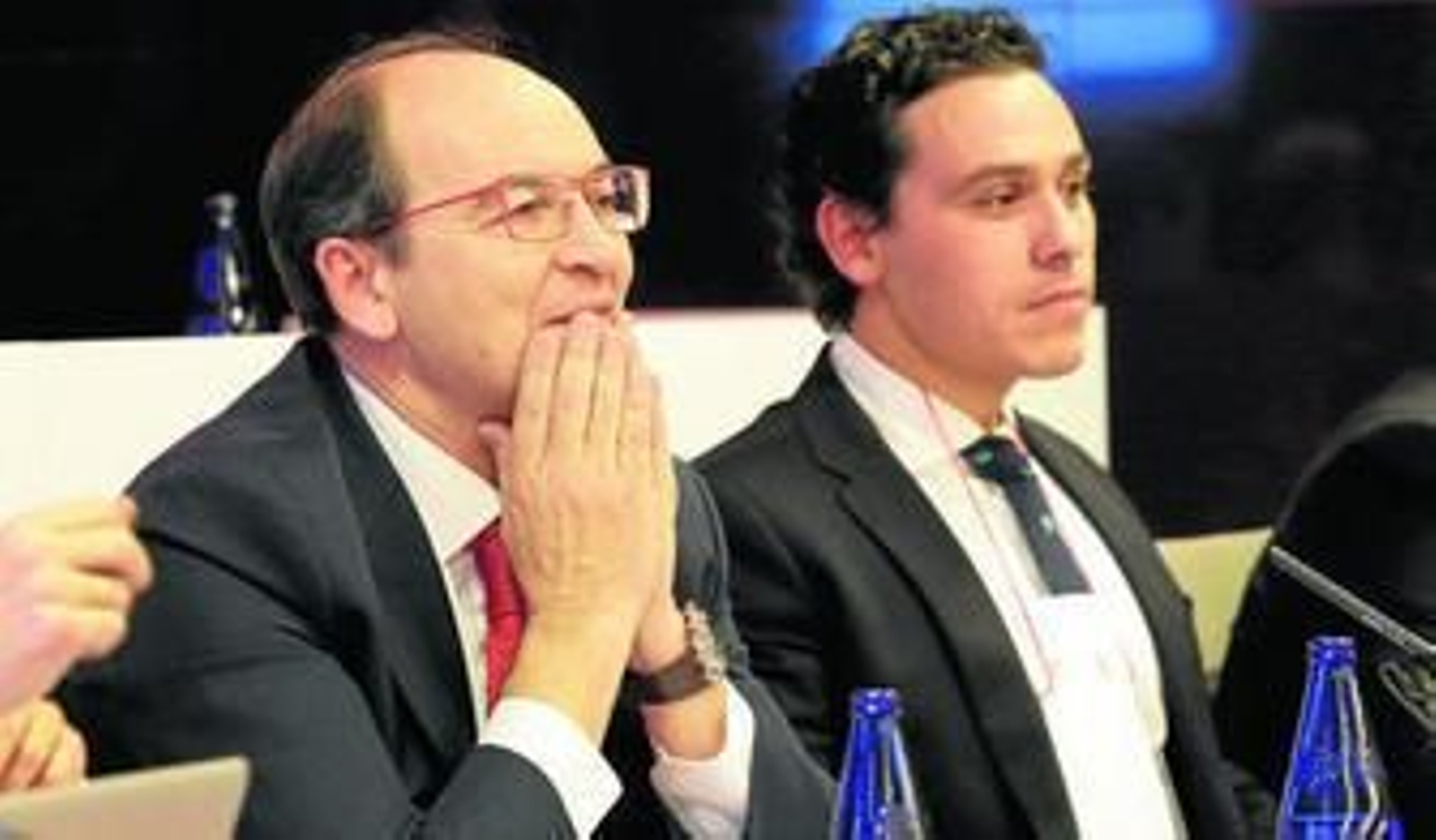 José Castro y José María del Nido Carrasco, expectantes durante la Junta de Accionistas del pasado miércoles.