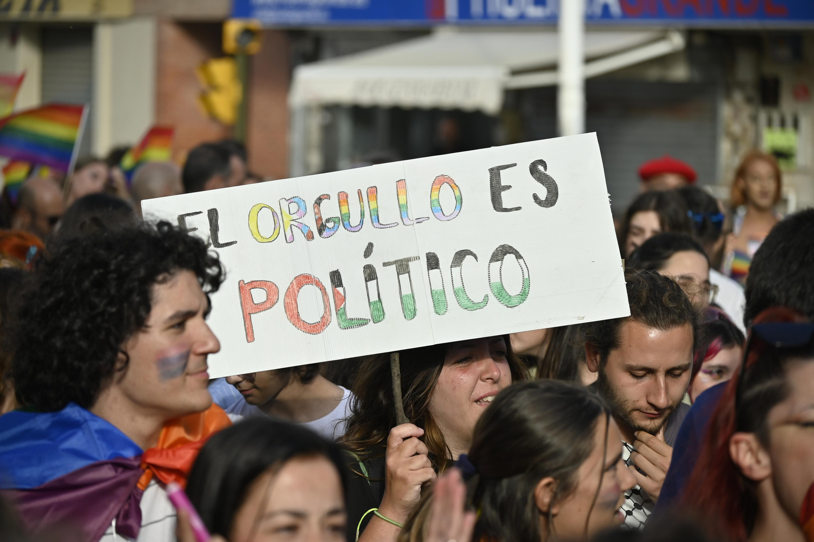 Las mejores imágenes de la manifestacióndel del Orgullo LGTBI en Huelva