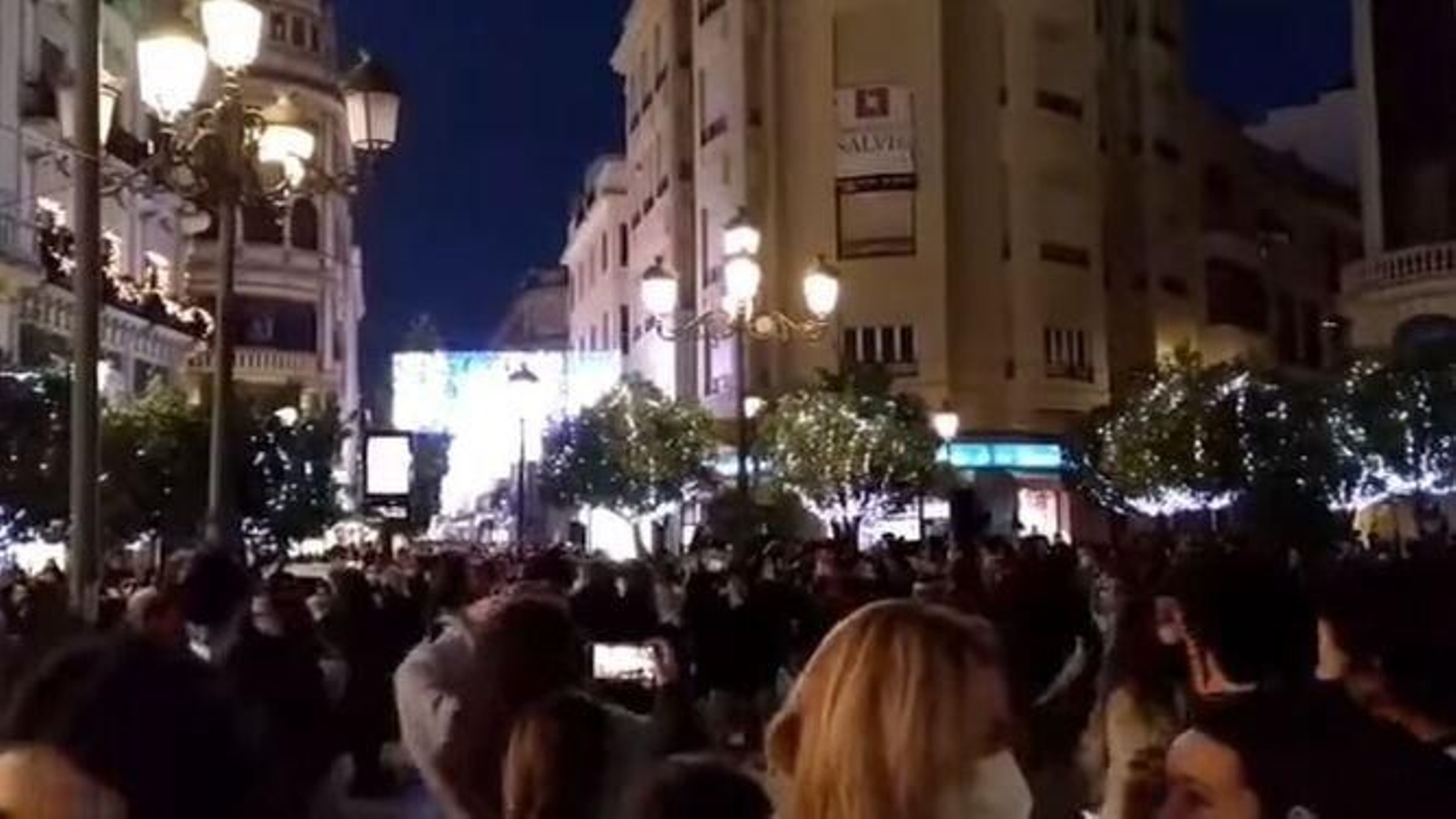 Captura del vídeo de las aglomeraciones en las Tendillas.