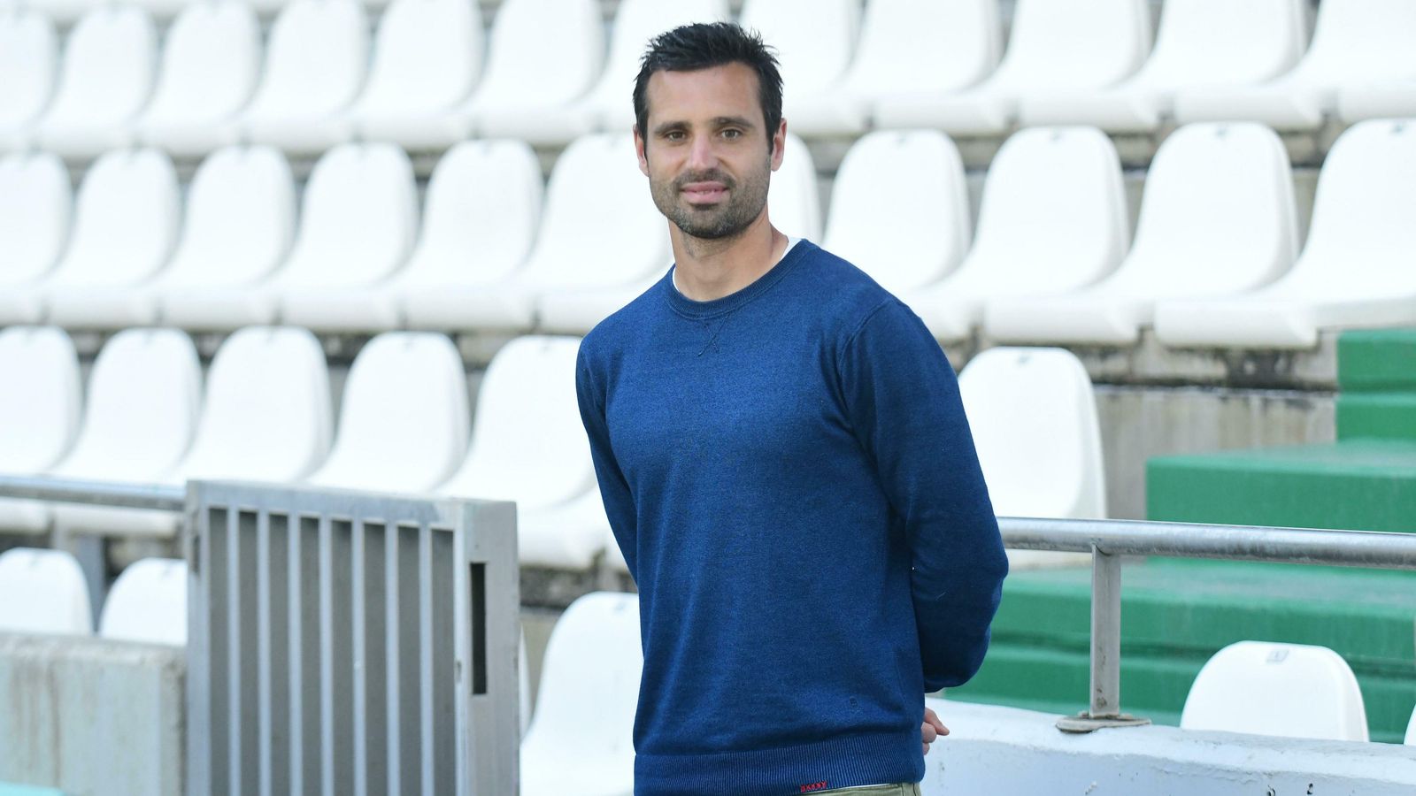 Flaño, delante del graderío del Fondo Sur.