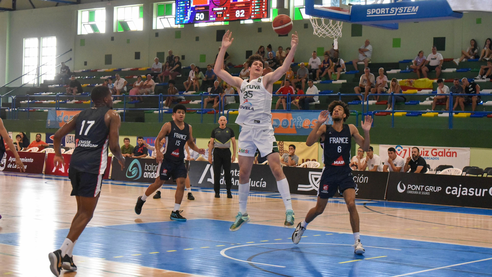 Las fotos de la primera jornada del Torneo Intenacional de Baloncesto U-20 de La Línea