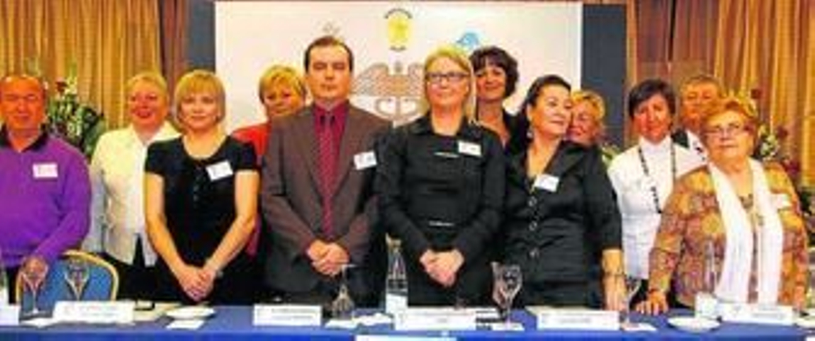 Primera foto de familia de los presidentes de las once asociaciones que han constituido la federación.