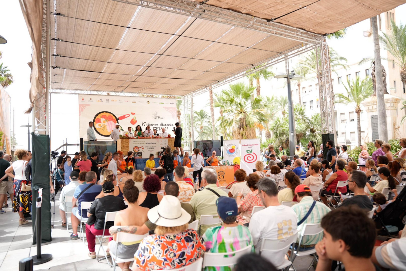 La Cofradía del Tomate y la semifinal del concurso gastronómico de la Feria de Almería, en imágenes