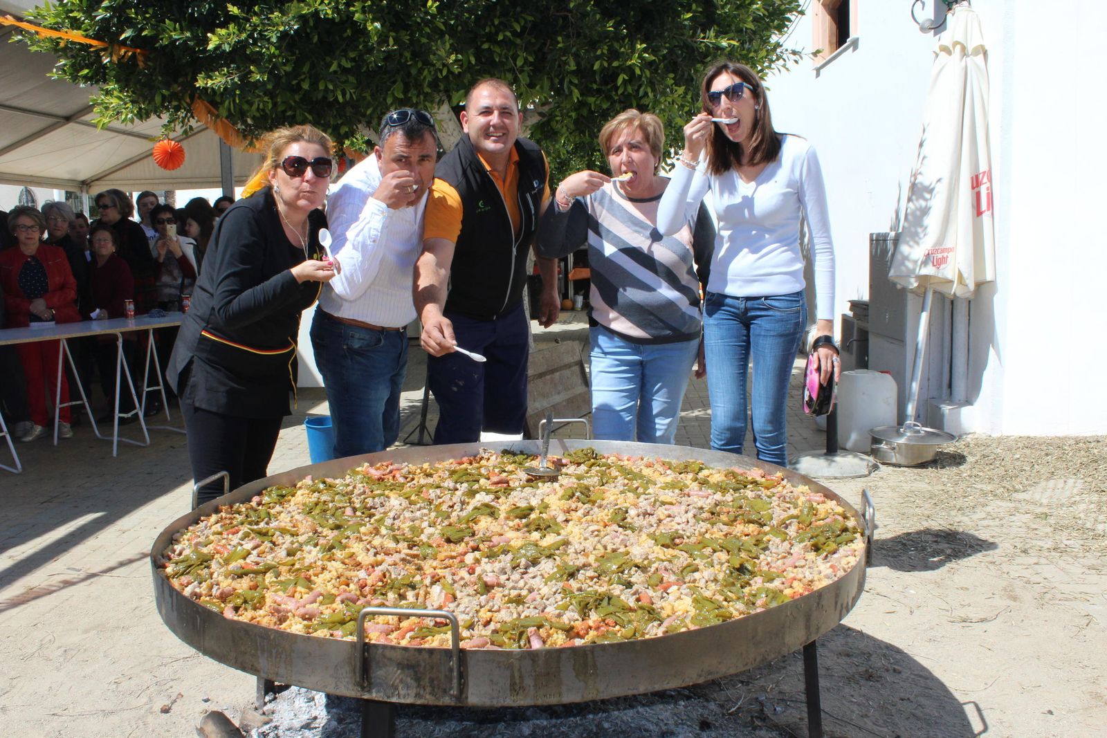 Las imágenes de la particular fiesta de la naranja en Antas