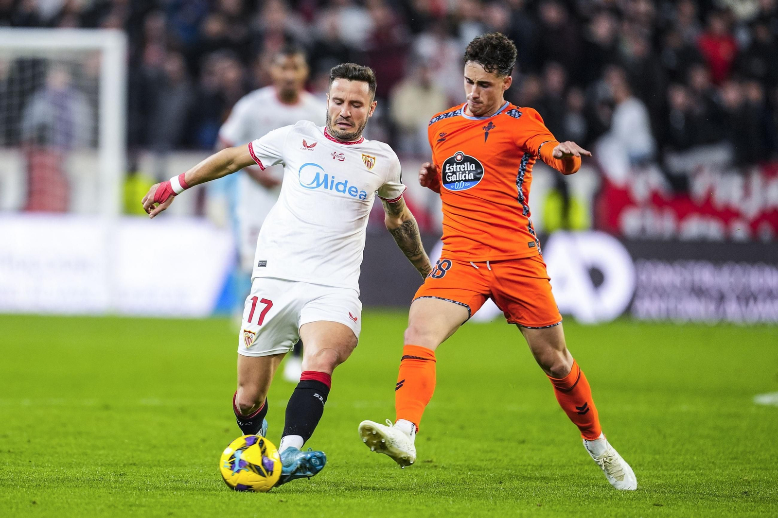 Las fotos del pobrísimo paso de Saúl Ñíguez por el Sevilla