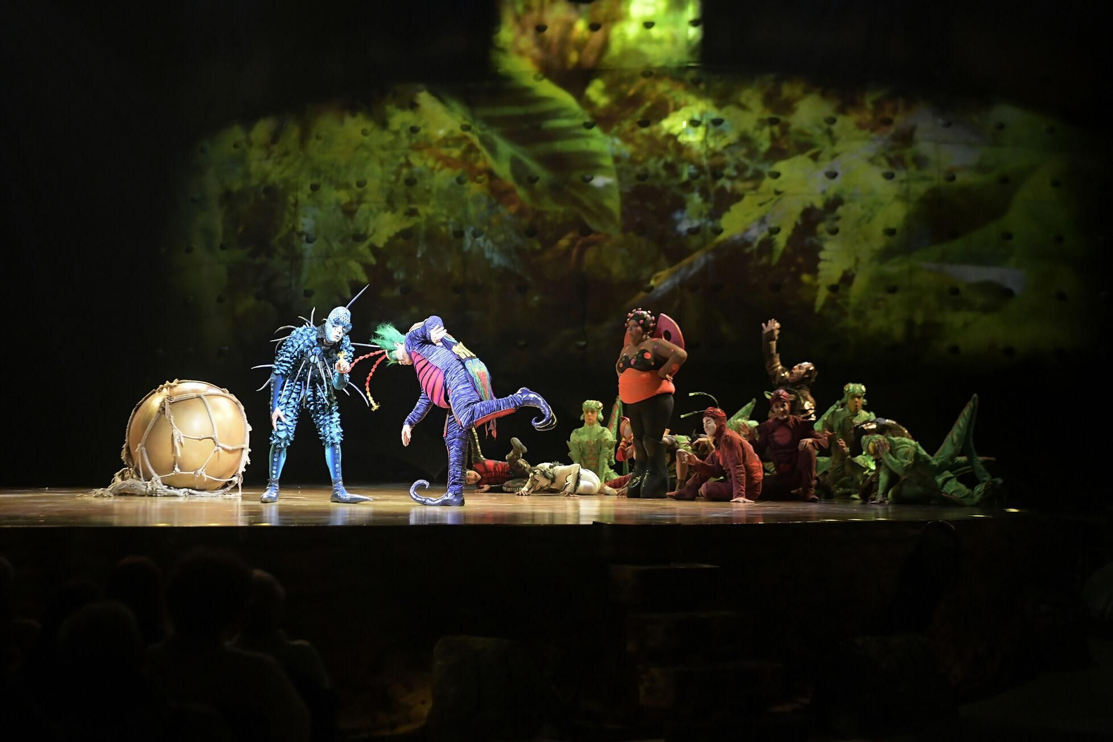 El Circo del Sol brilla en el Palacio de Deportes de Granada