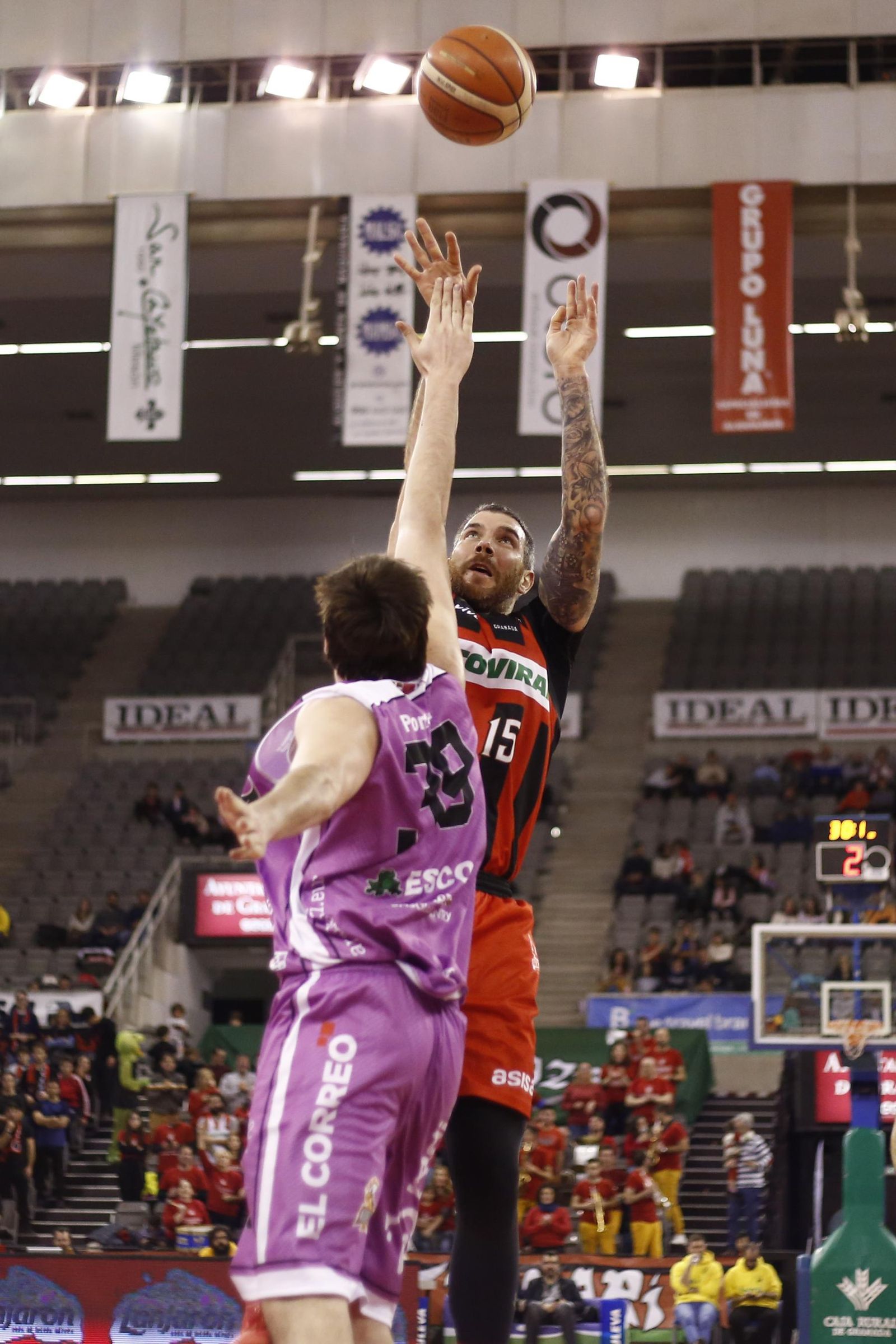 Guille Rubio lanza a canasta