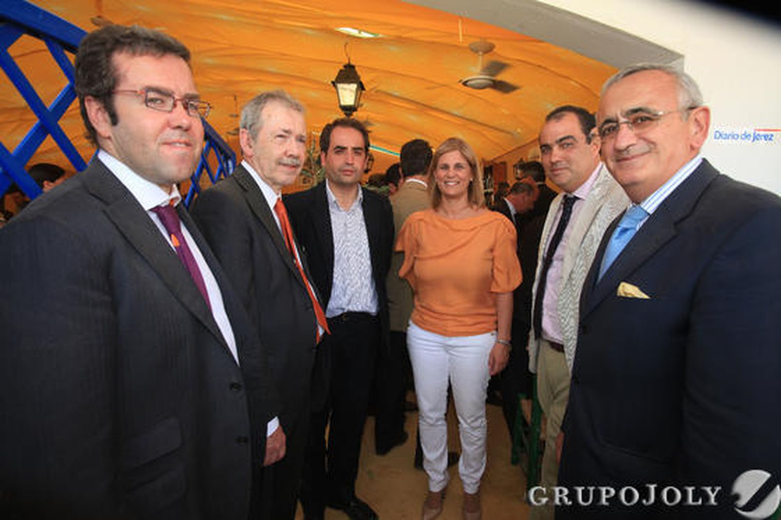 La alcaldesa, María José García-Pelayo, y el teniente de alcalde, Antonio Saldaña, acompañados por Guillermo Parada y José Luis Páramo, director de Edificación y presidente de Ogensa, respectivamente, junto a David Fernández y un alto cargo del Ayuntamiento de Málaga.

Foto: Vanesa Lobo y Manuel Aranda