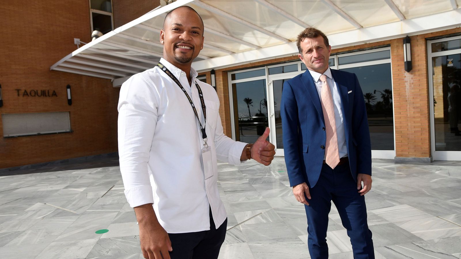 El medallista Ray Zapata junto al doctor Antonio Huete.