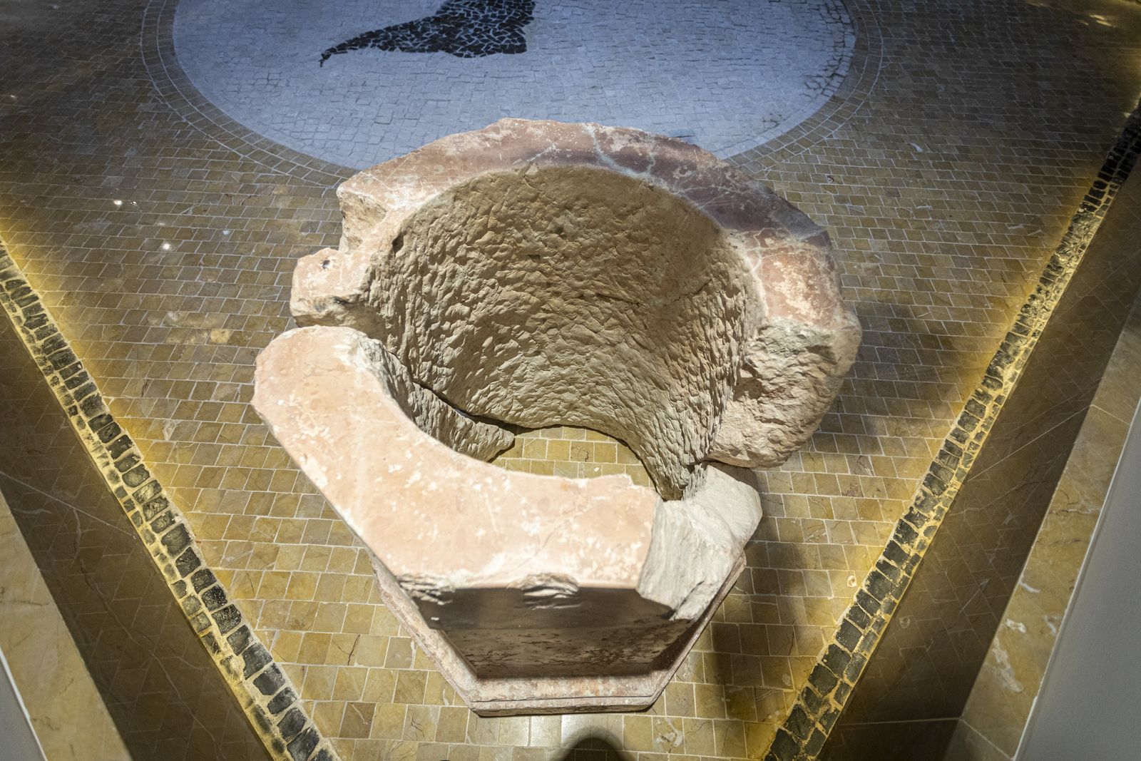 Detalles de la rehabilitación integral de finca en Conde O´Reilly esquina Costa Rica