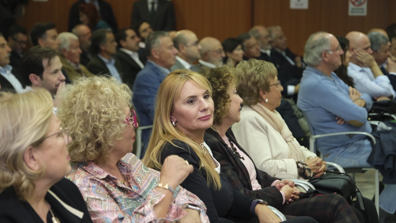 Imágenes de la conferencia de Alfonso Guerra en el Foro Empresarial de Asempal, en Almería