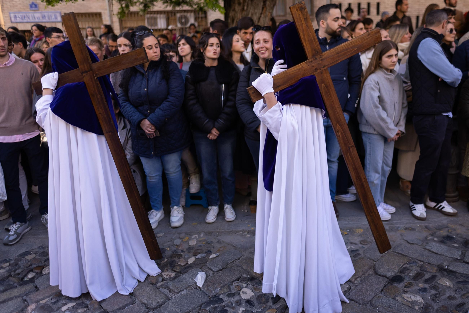 Así vivió granada la salida de la Hermandad del Rosario 2025