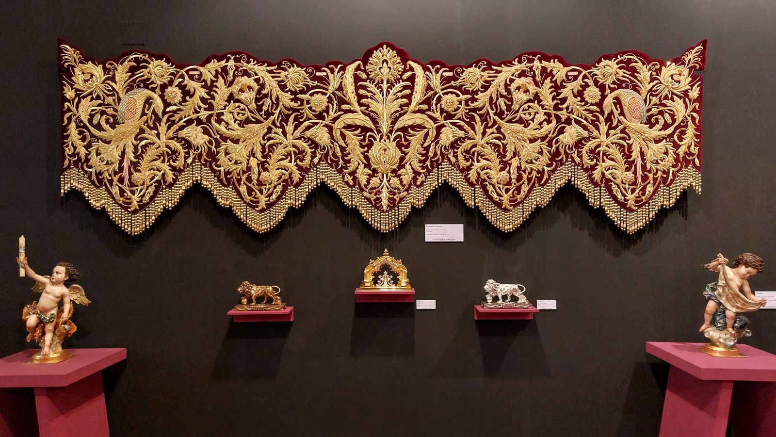 La exposición de estrenos de la Semana Santa, en imágenes