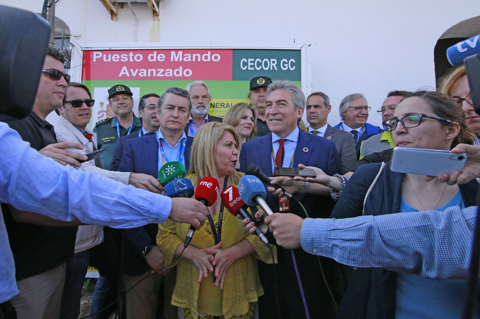 Visita de autoridades al Puesto de Mando Avanzado del Mundial de Motociclismo