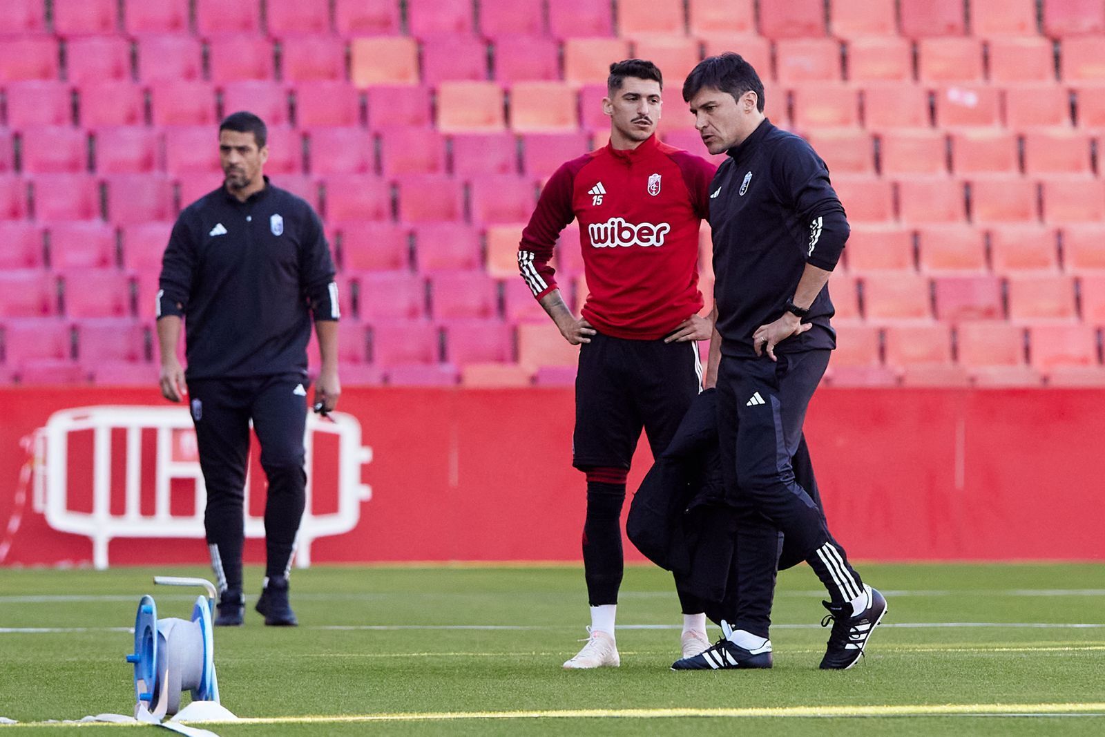 Las primeras imágenes del nuevo entrenador del Granada CF