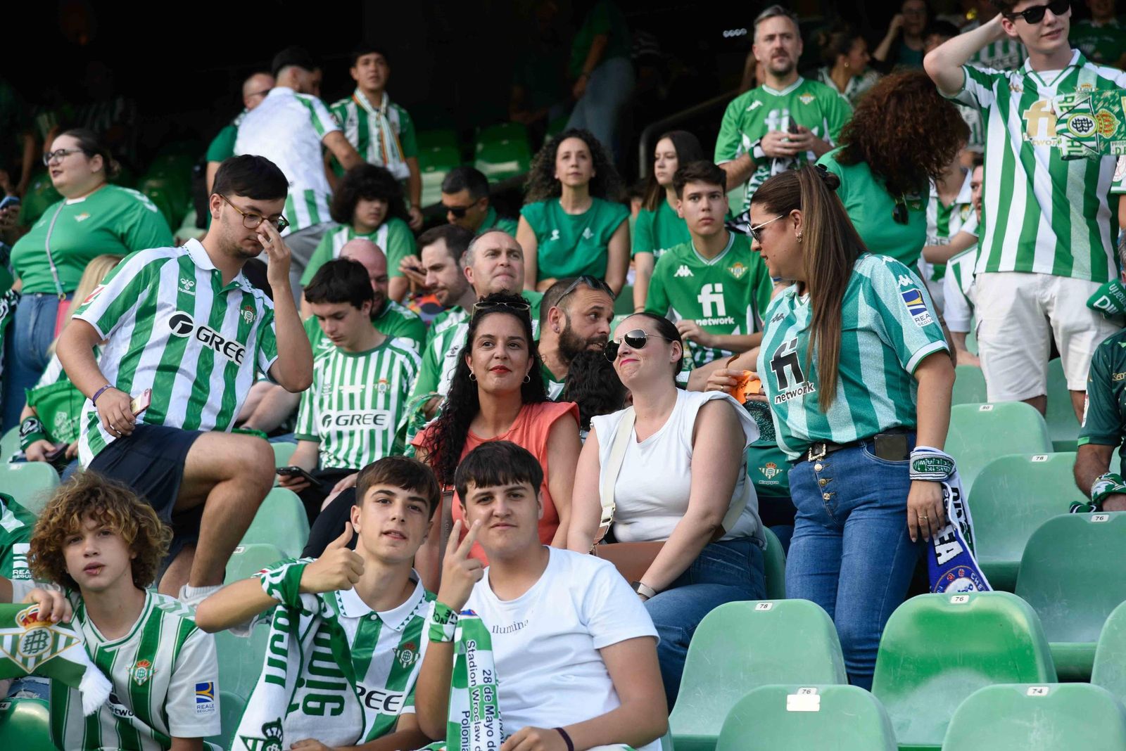 Las fotos de la afición del Betis en el Villamarín