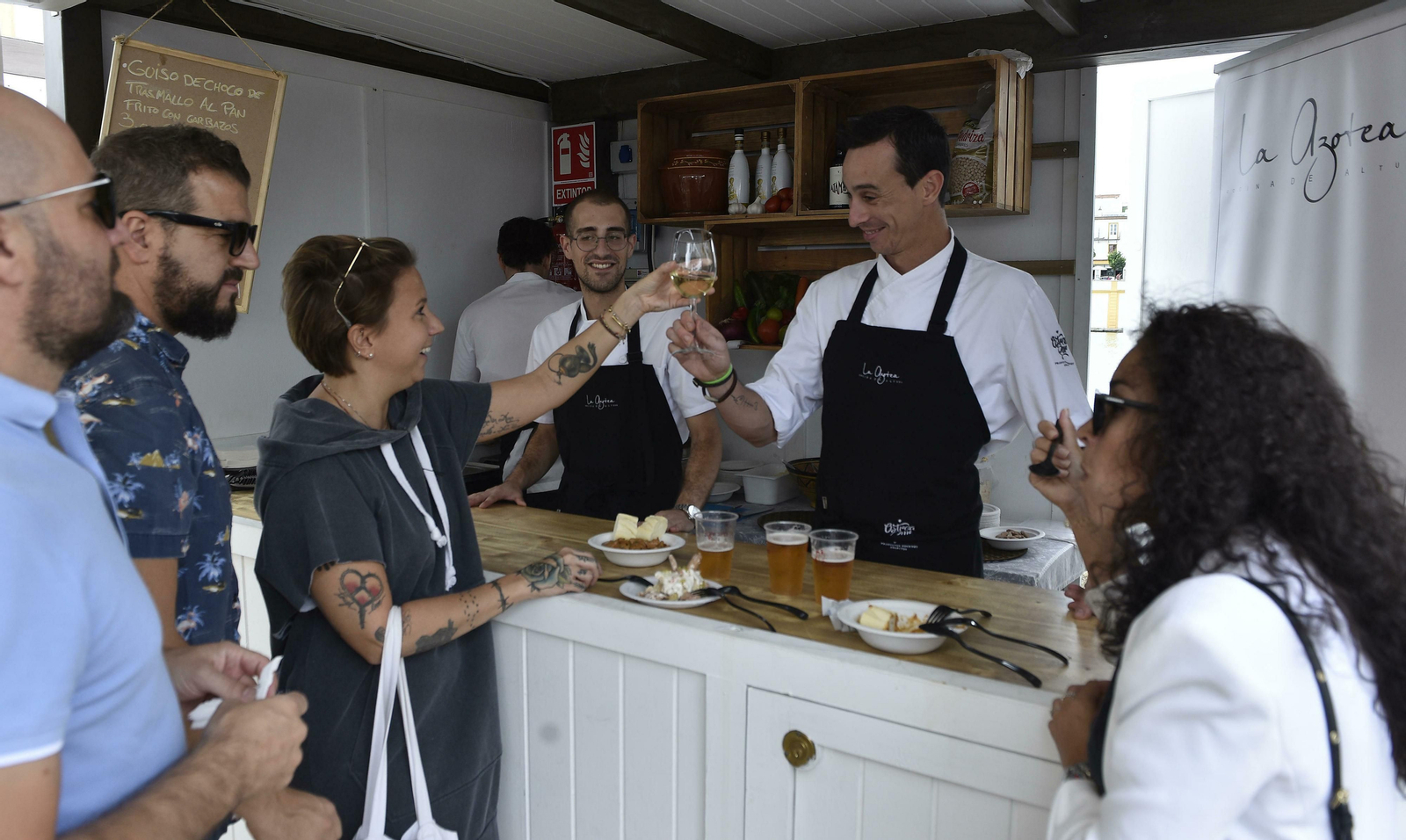 Brindis en uno de las barras desde las que se ha promocionado este fin de semana el congreso Andalucía Sabor.