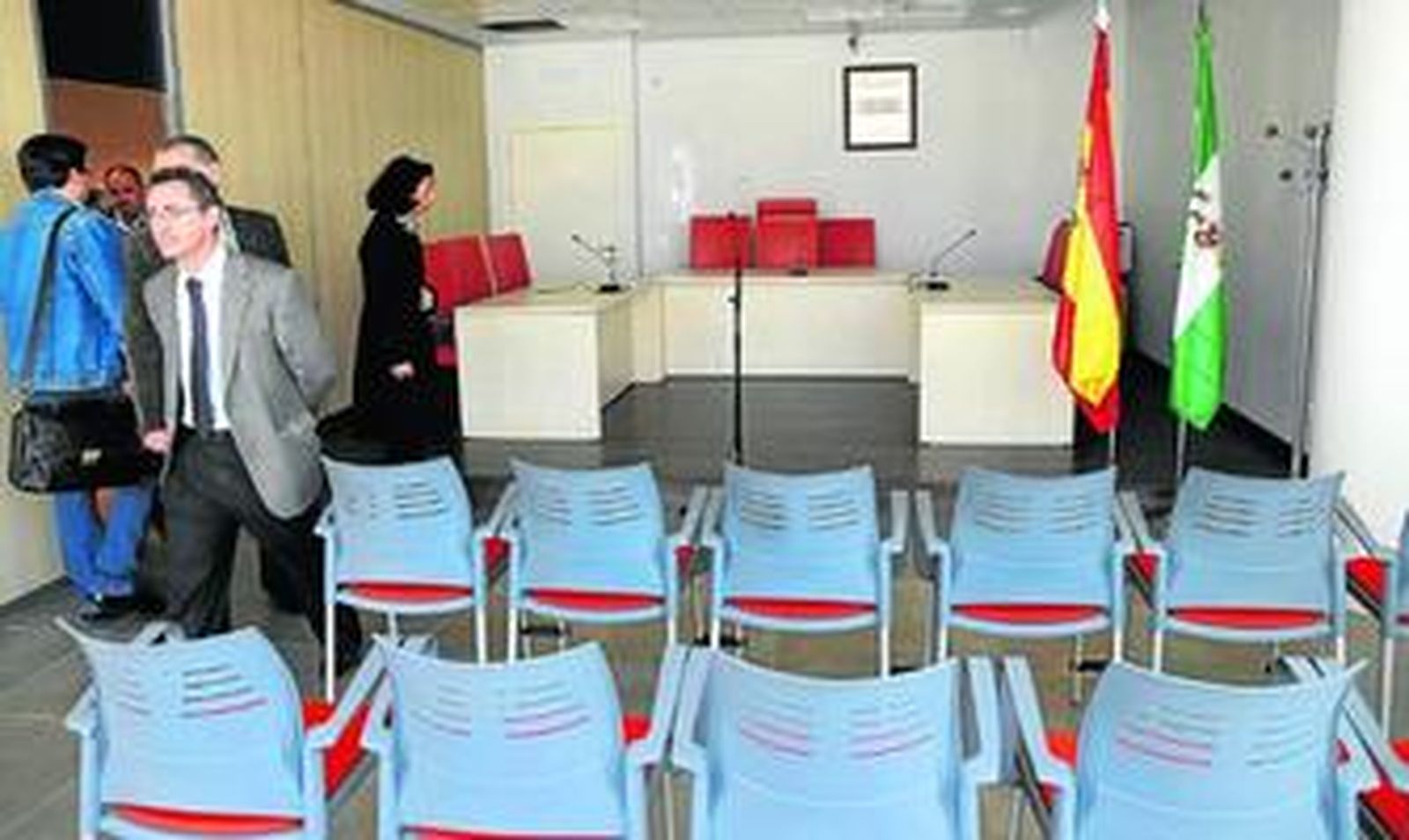 Una de las nuevas salas de vista del edificio 'puente' de los juzgados, localizado en la avenida de la Buhaira.