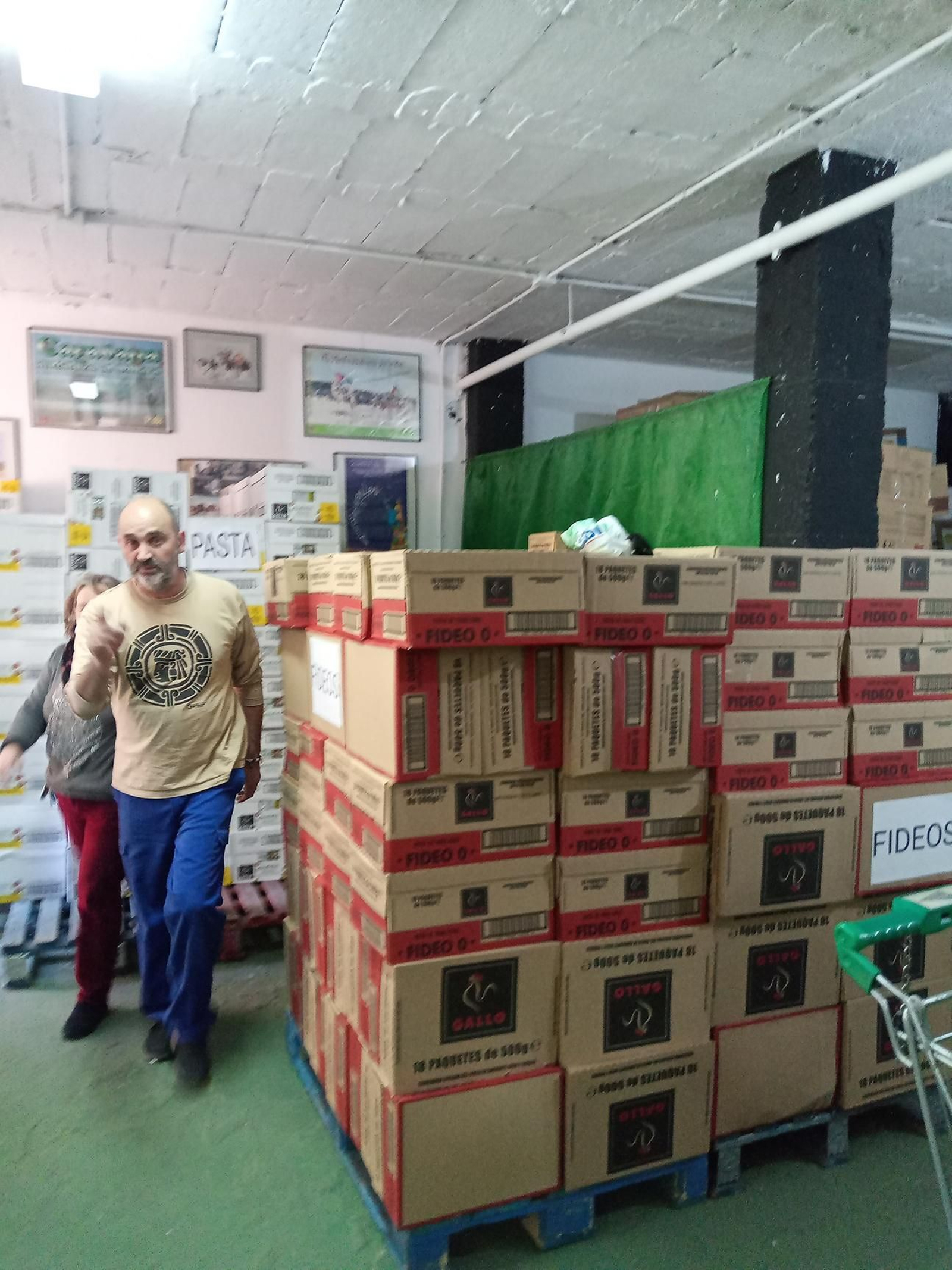 Los productos en el almacén de Amigos del Pueblo Saharaui.