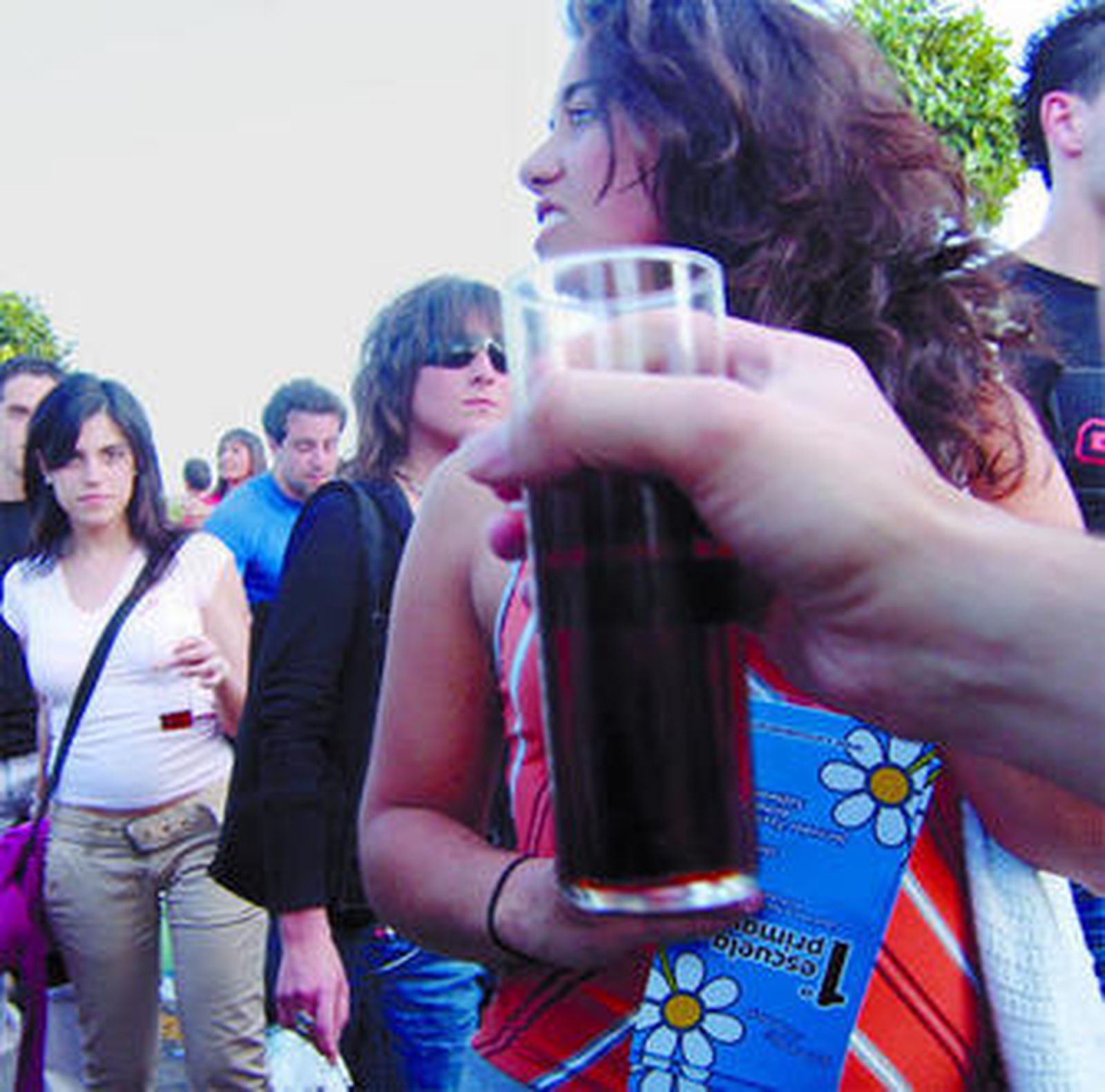 Jóvenes de 'botellón' en Teatinos.