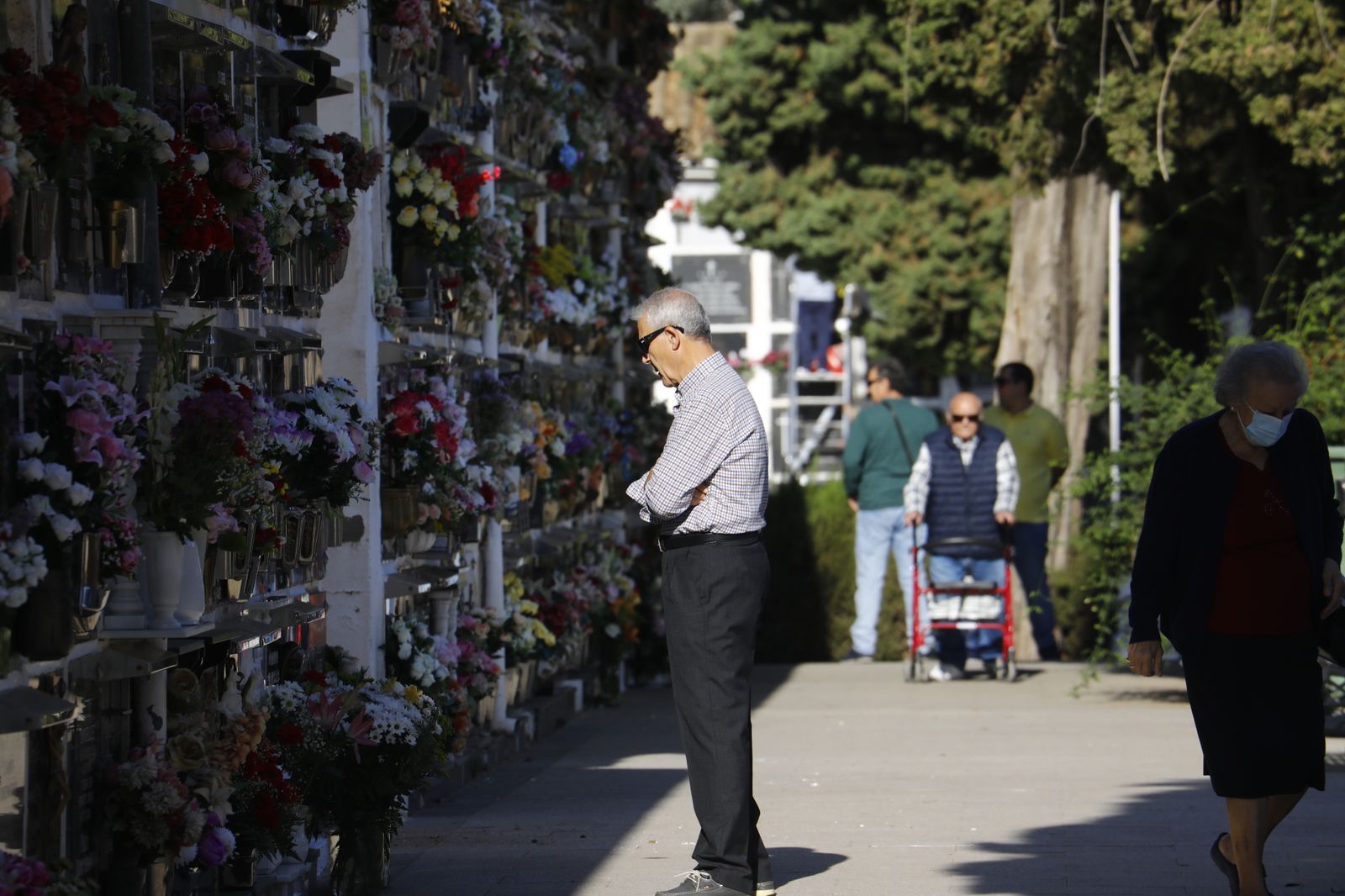 Las imágenes del día de Los Santos en los cementerios de Córdoba