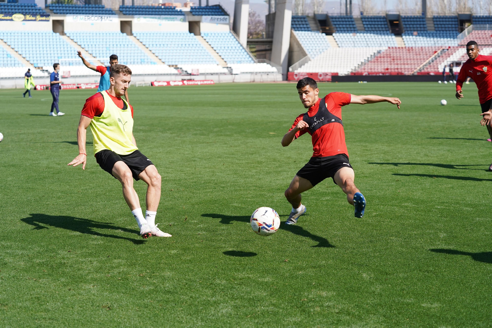 Balliu, recuperado para volver a jugar en Tenerife, al igual que Robertone tras sanción.