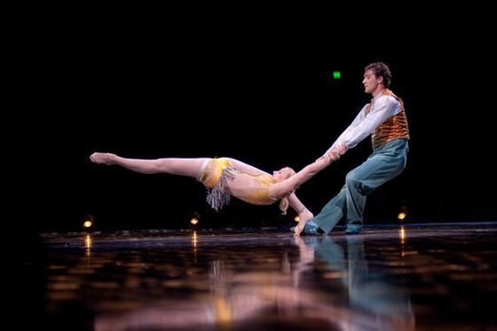 El Circo del Sol visita Sevilla el próximo 8 de septiembre con su nuevo espectáculo Corteo, que ya ha sido visto en 34 ciudades por más de cinco millones de espectadores.