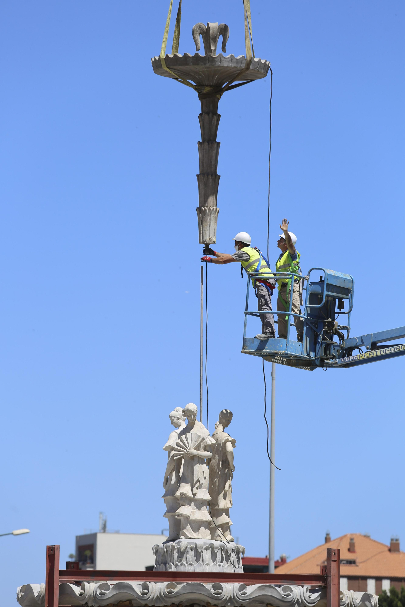 Fotos de la fuente de las Tres Gitanillas, que ya luce en la Avenida de Andalucía de Málaga