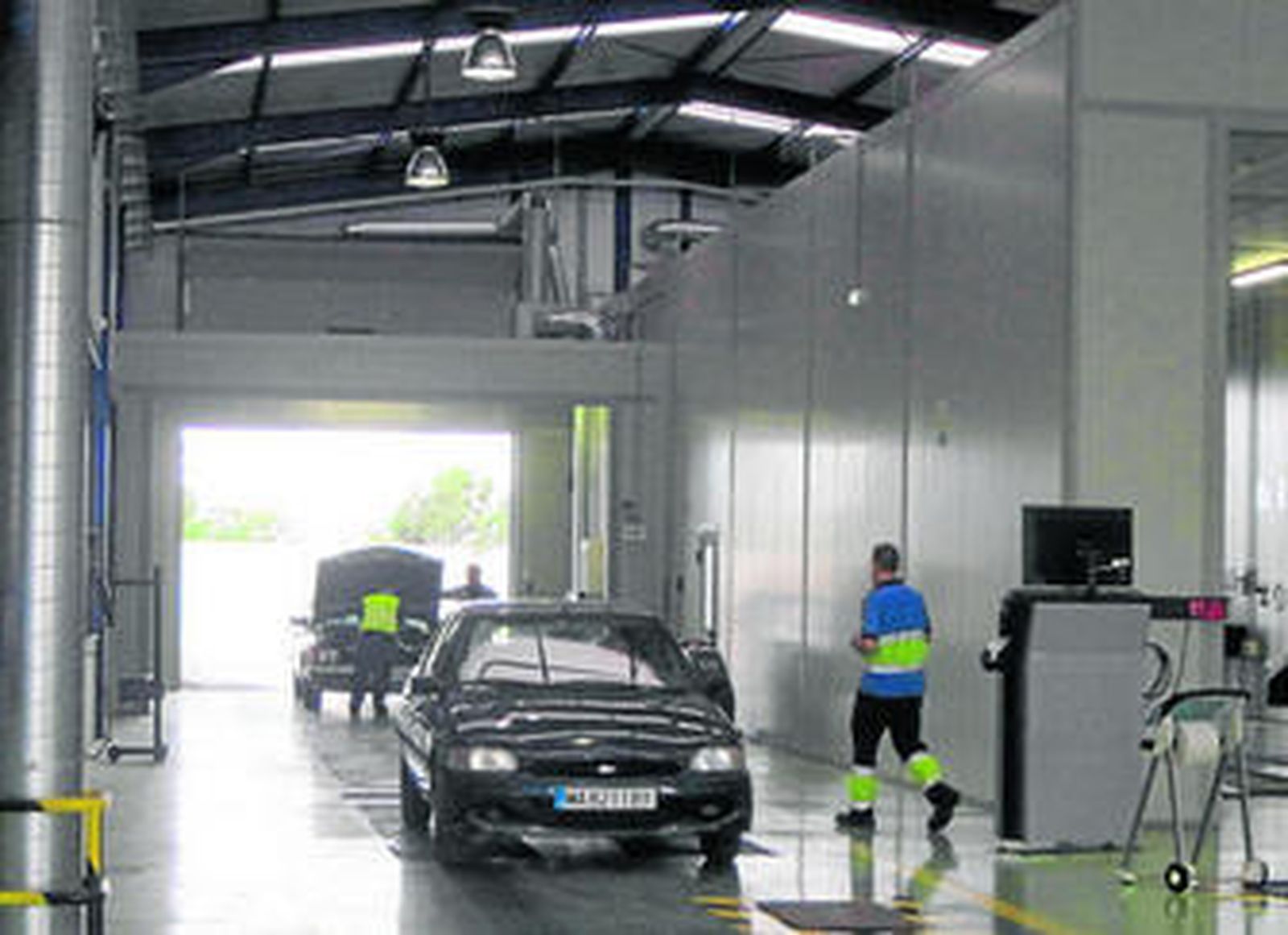 Interior de un taller de la ITV.