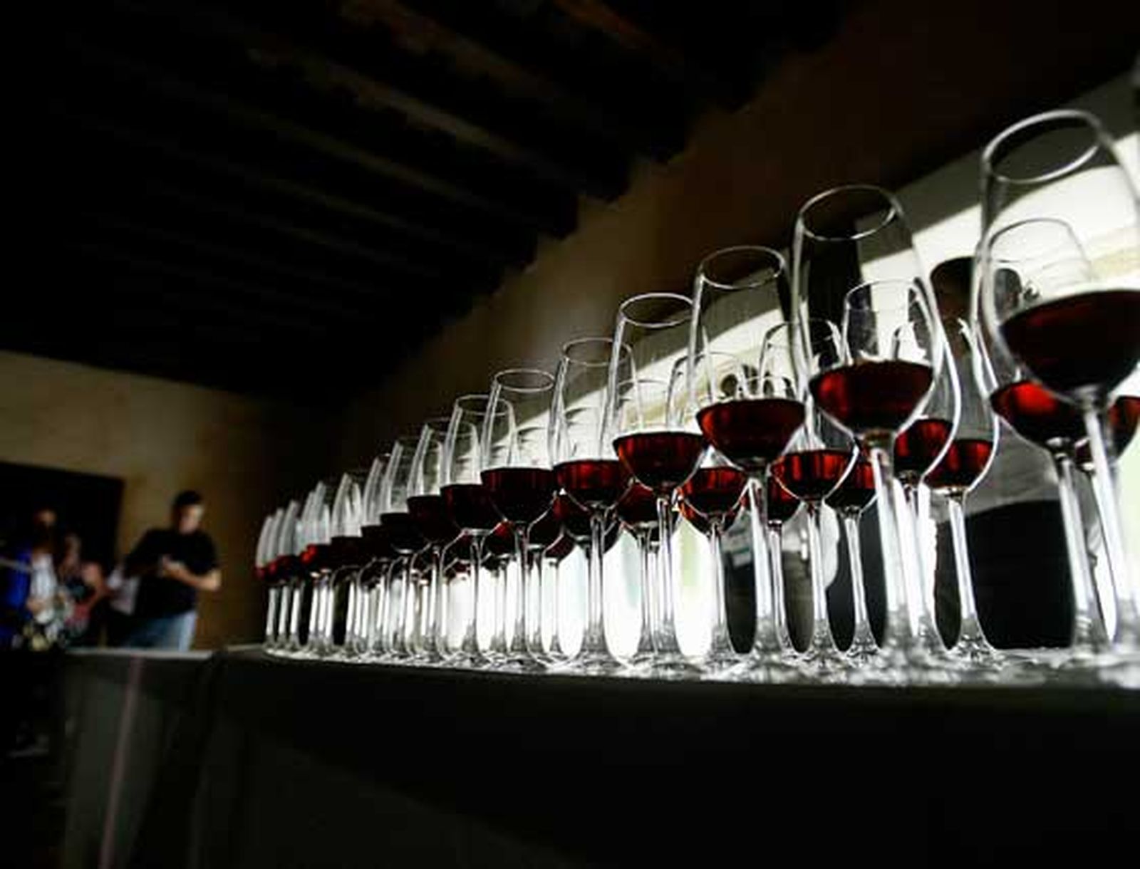 Copas de vino dispuestas para una de las armonías en la Torre del Homenaje.

Foto: Pascual